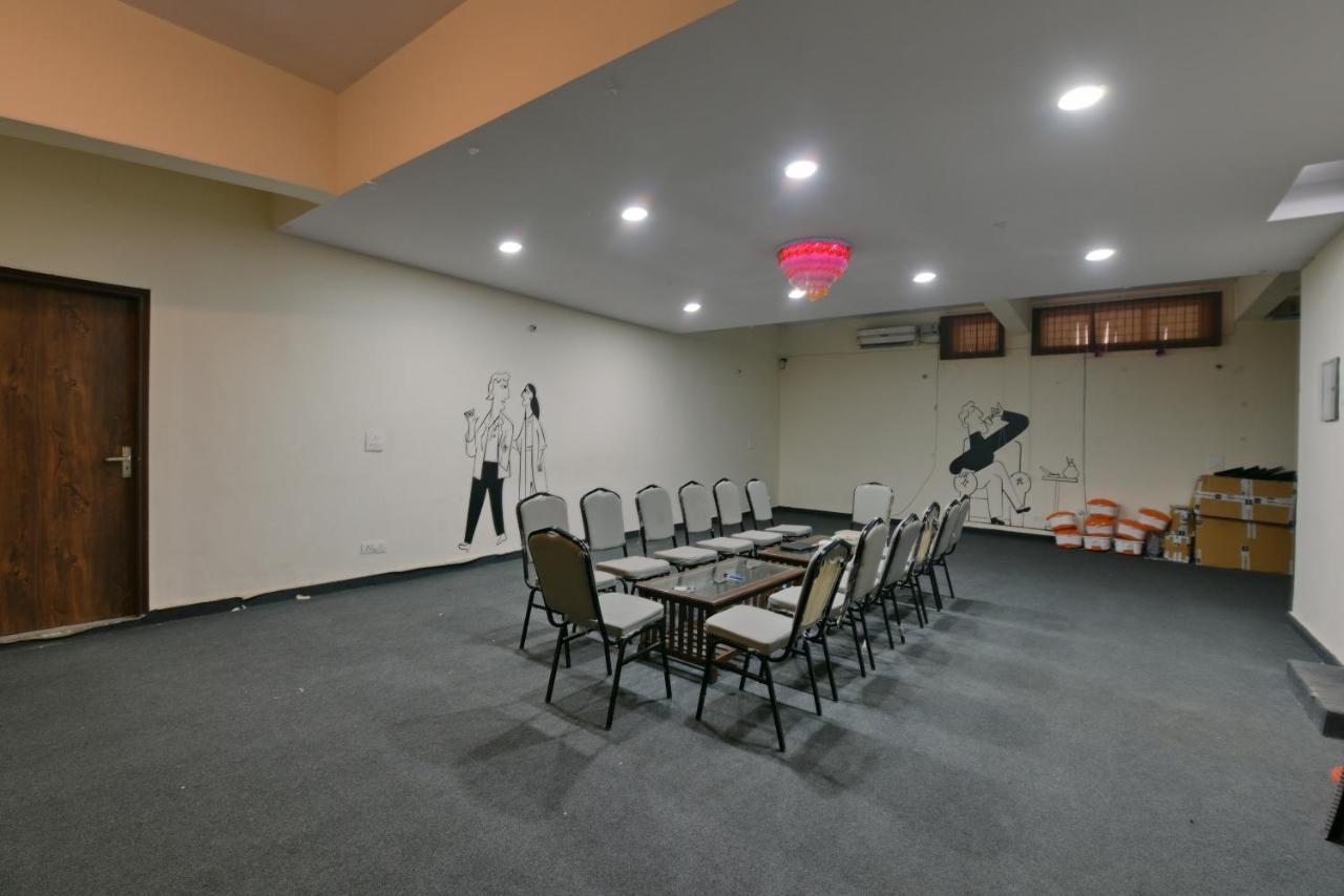Hotel Admire Inn "Atta Market, Noida Sector 18" 외부 사진